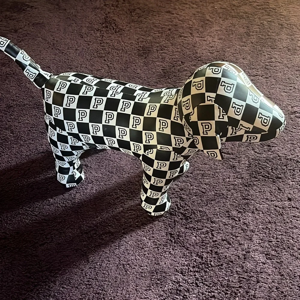 Victoria's 2018  Secret Pink Fashion Show Dog, checkered , "P" extra large - Picture 3 of 11